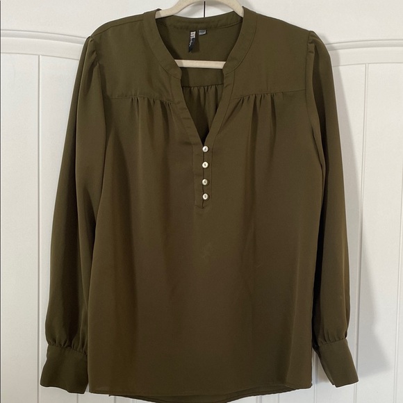 Kut from the Kloth Green Long Sleeve Relaxed Blouse with Mandarin Collar - Picture 1 of 6